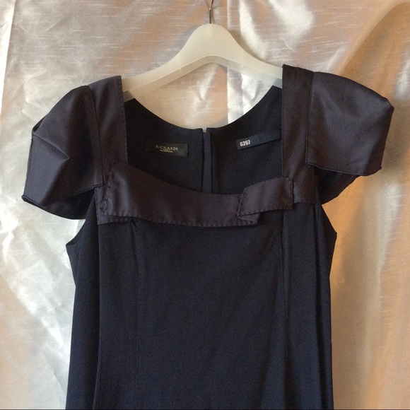 6267- Aquiliano & Rimondi Beautiful Dress w exquiste neckline - Picture 4 of 4